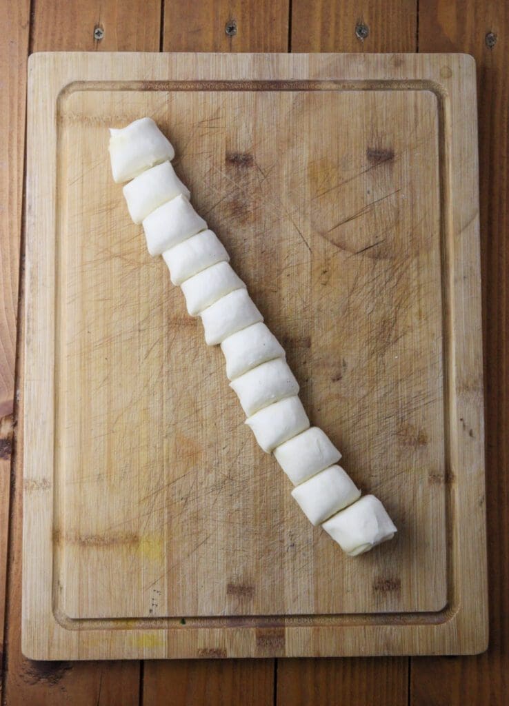 Image of spliting the dough into uniform 12 pieces.